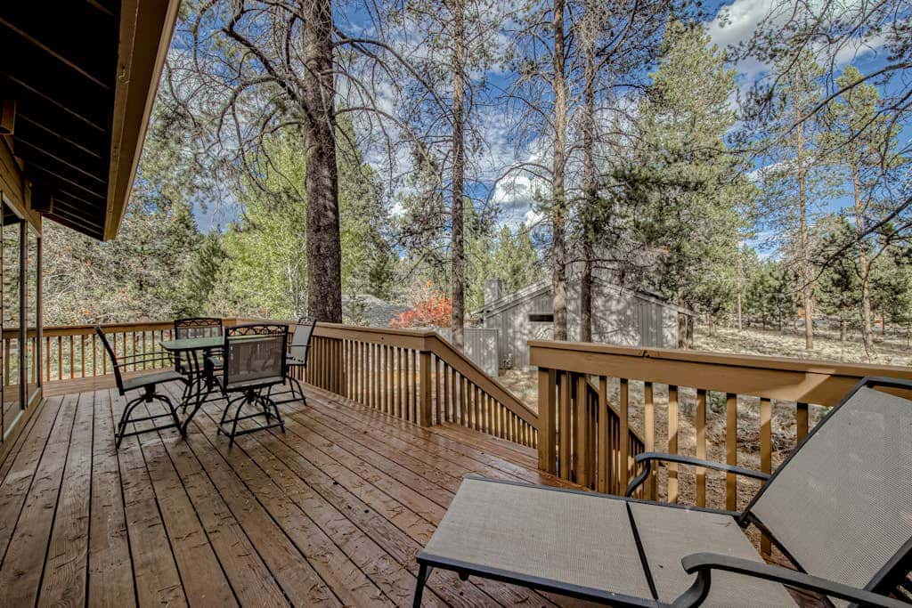 Inviting Updated Sunriver Home in Great Location with Large Deck, Private Hot Tub