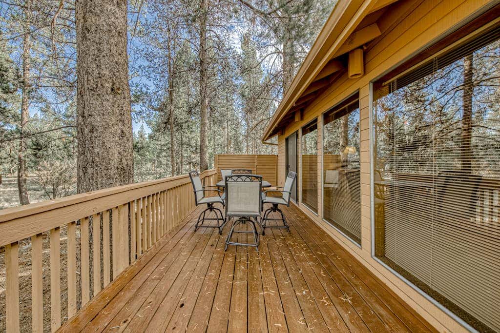Inviting Updated Sunriver Home in Great Location with Large Deck, Private Hot Tub