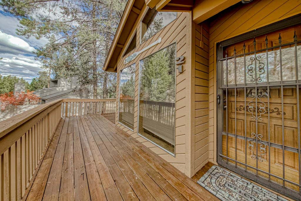 Inviting Updated Sunriver Home in Great Location with Large Deck, Private Hot Tub