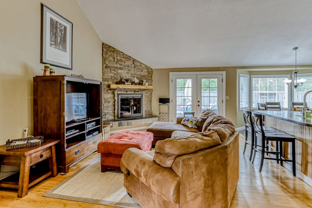 Dog-friendly home with pool & hot tub access, fireplace, bikes, and WiFi