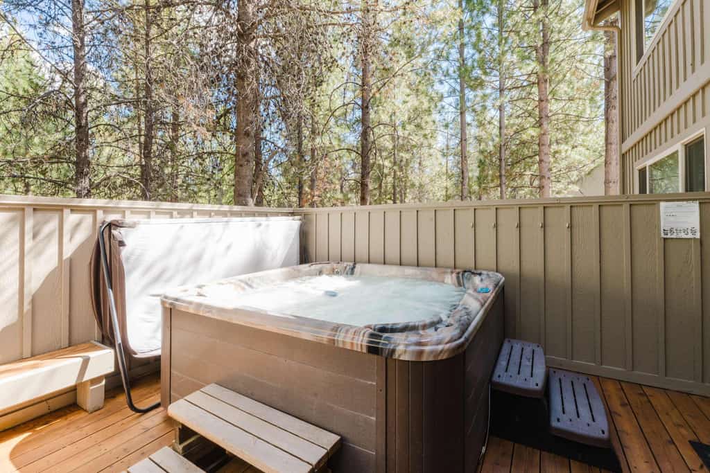 Cozy, dog-friendly home with private hot tub & SHARC access - great location