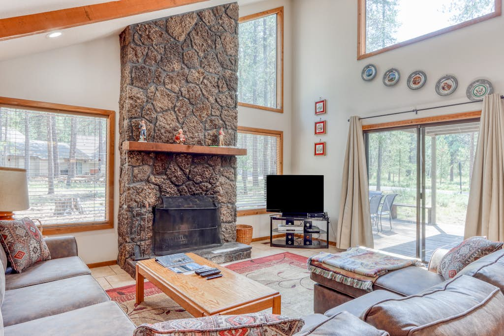 House with Private Hot Tub and Lovely Deck - Eight SHARC Passes