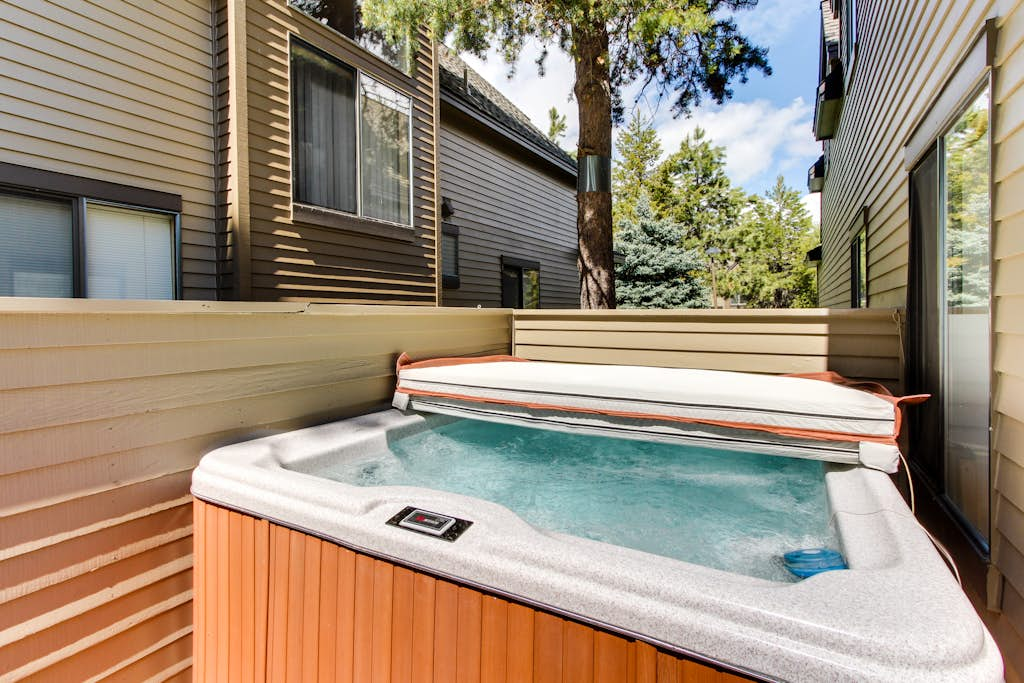 Golf course-view townhome with private hot tub & SHARC access