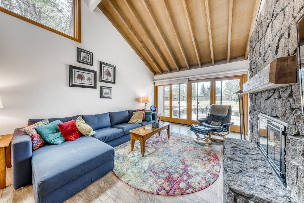 Lovely condo with golf course views & SHARC passes - great location near Village