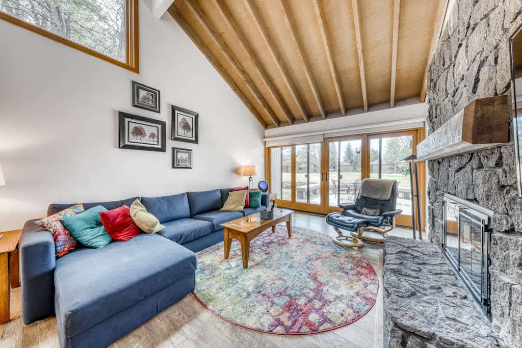 Lovely condo with golf course views & SHARC passes - great location near Village