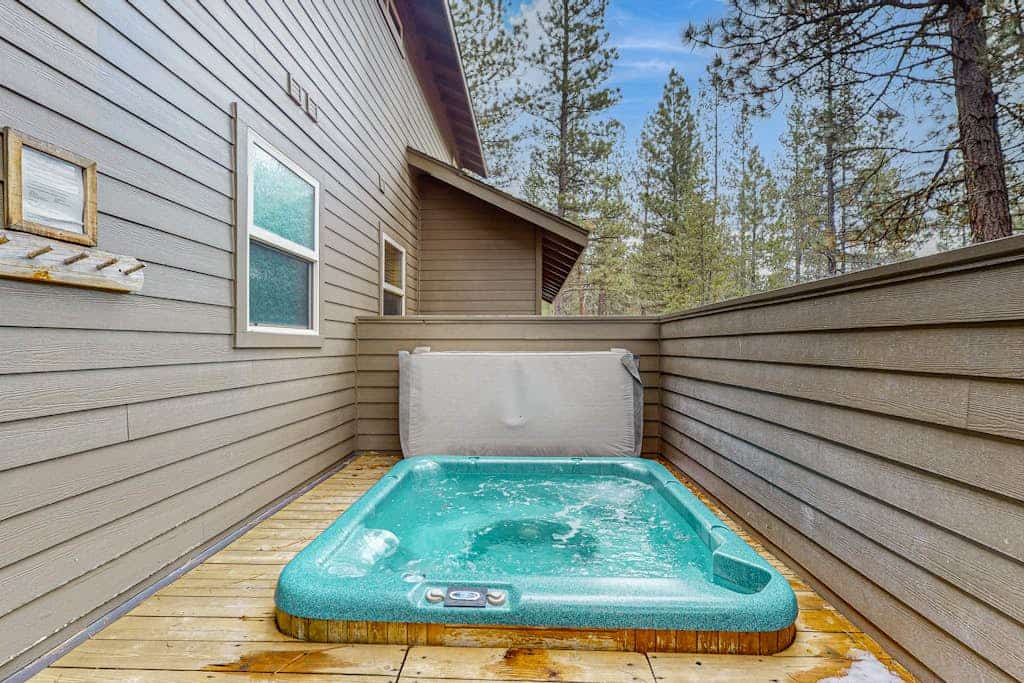 Sunriver home with private hot tub, SHARC passes for pools
