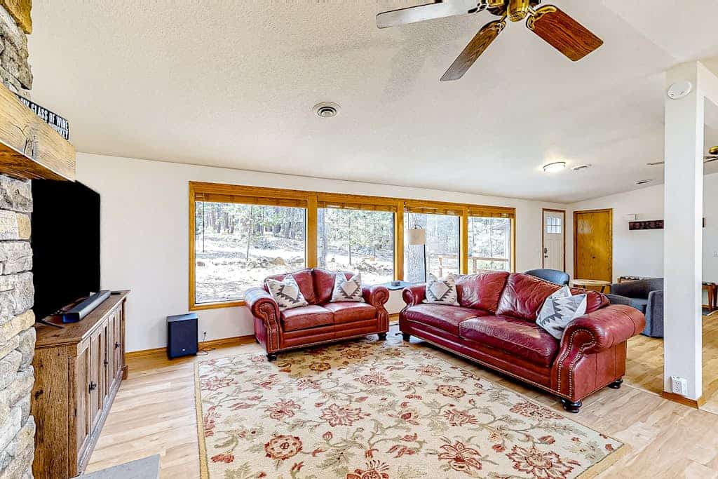 Charming, single-level retreat with a gas fireplace, AC, washer&dryer, & SHARC