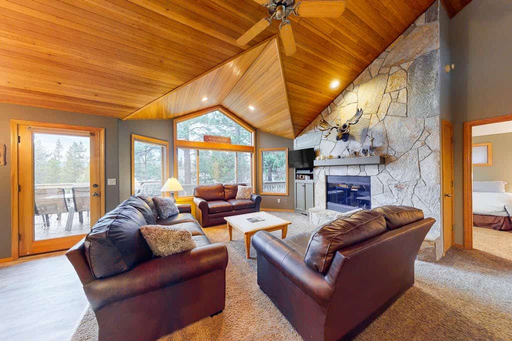Inviting house with hot tub, game tables, bikes, & partial mountain view