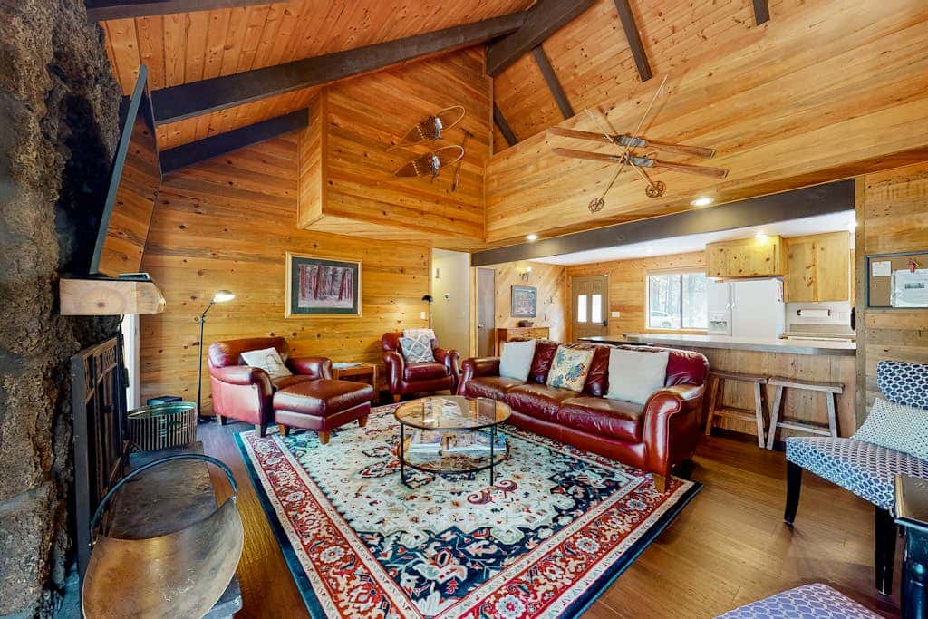 Loft home with private hot tub, deck, grill, fireplace, & 10 SHARC passes
