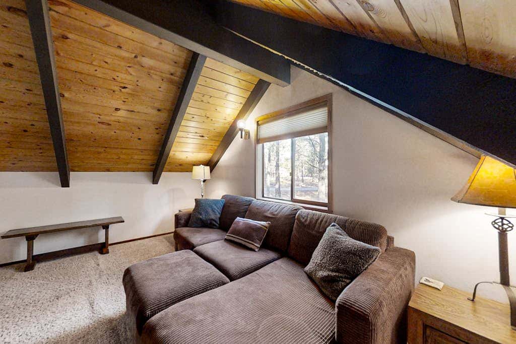 Loft home with private hot tub, deck, grill, fireplace, & 10 SHARC passes