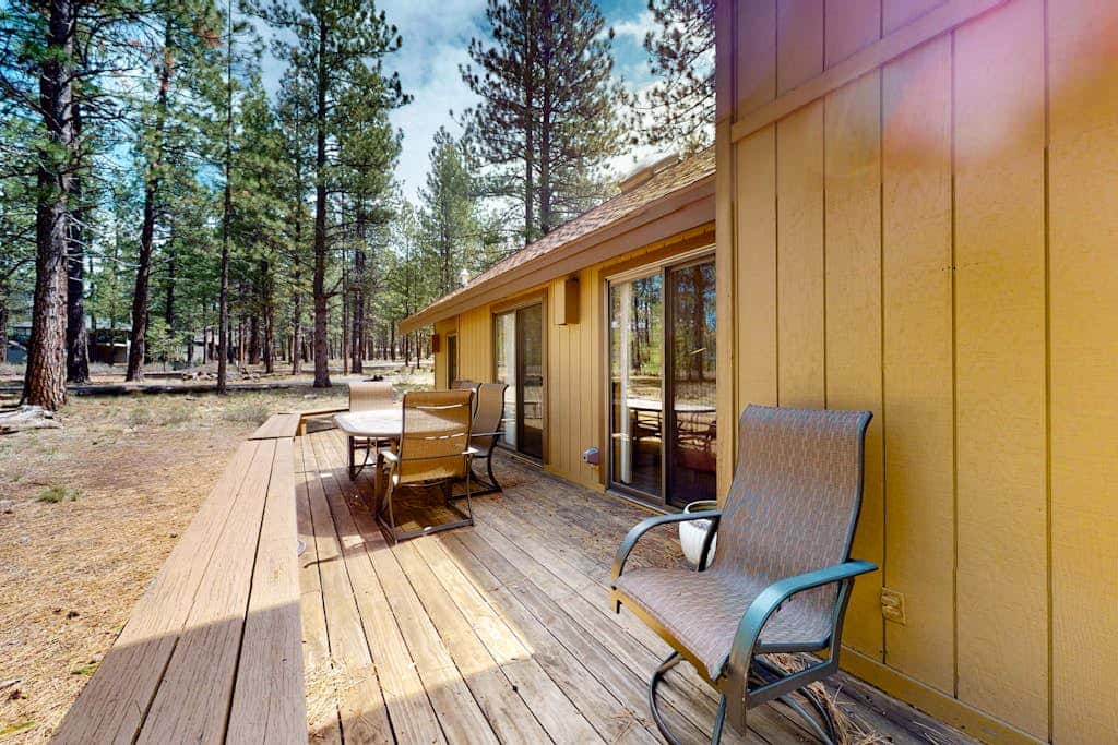 Loft home with private hot tub, deck, grill, fireplace, & 10 SHARC passes