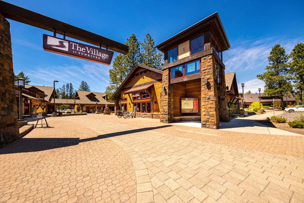 Loft home with private hot tub, deck, grill, fireplace, & 10 SHARC passes