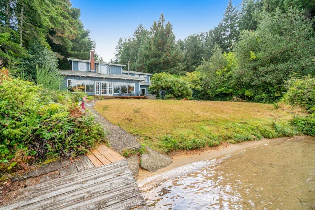 Waterfront retreat with lake views & private hot tub