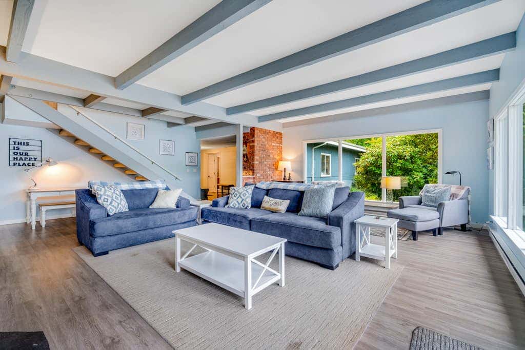 Waterfront retreat with lake views & private hot tub