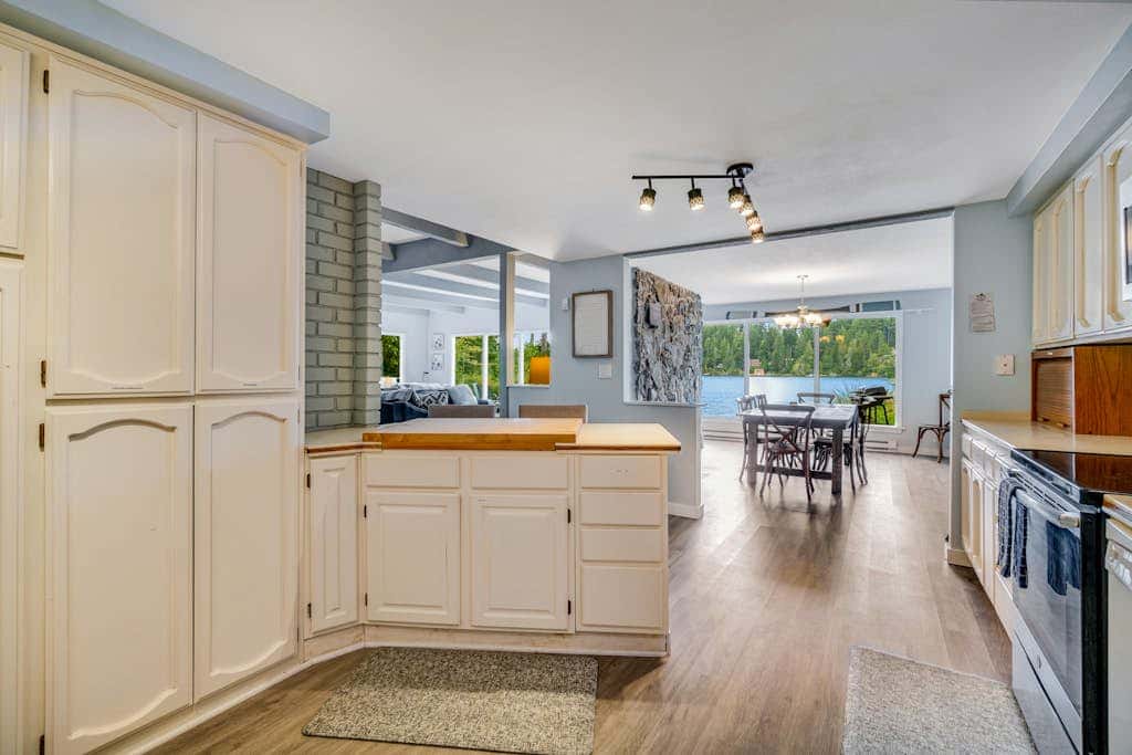 Waterfront retreat with lake views & private hot tub