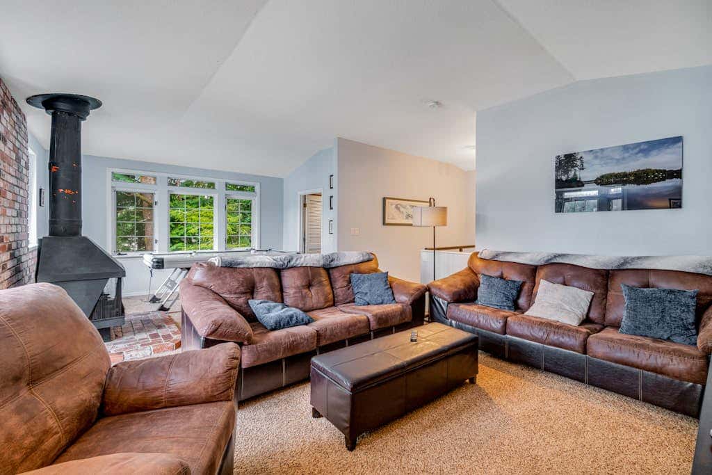 Waterfront retreat with lake views & private hot tub