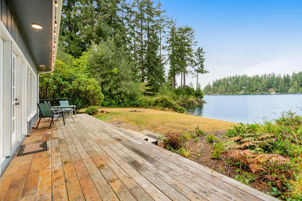 Waterfront retreat with lake views & private hot tub