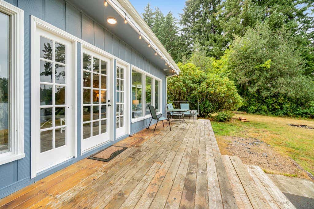 Waterfront retreat with lake views & private hot tub
