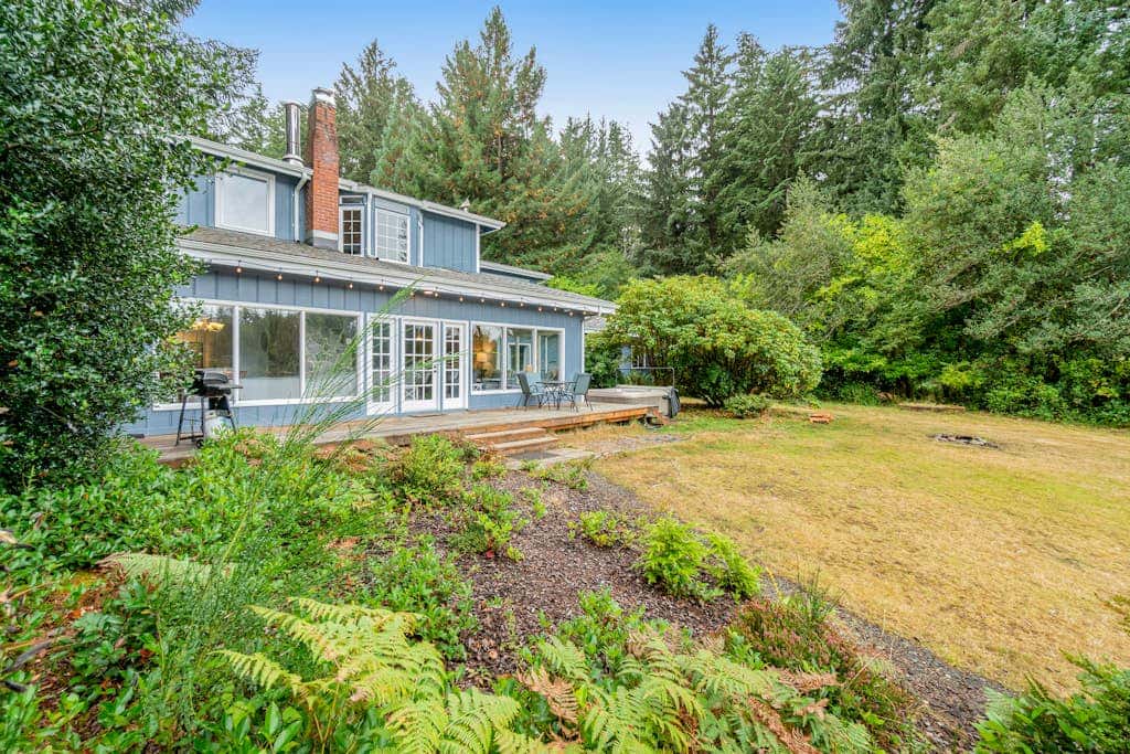 Waterfront retreat with lake views & private hot tub