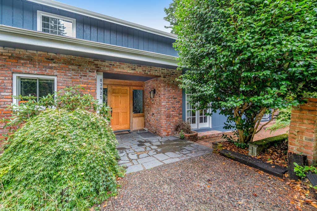 Waterfront retreat with lake views & private hot tub