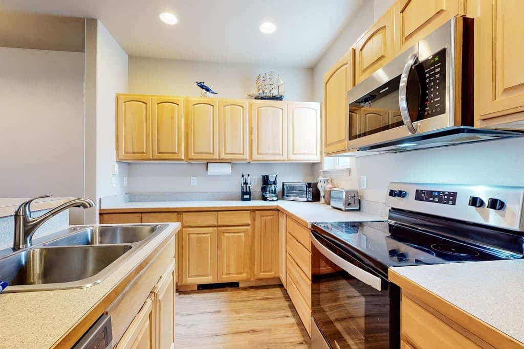 Dog-friendly condo with river views, private W&D, full kitchen, & great location