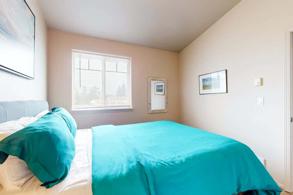 Dog-friendly condo with river views, private W&D, full kitchen, & great location