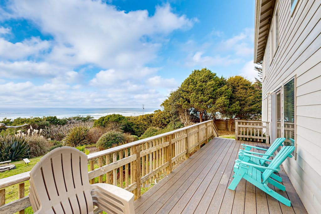 Spacious home with stunning ocean views, hot tub, shuffleboard, air hockey, WiFi