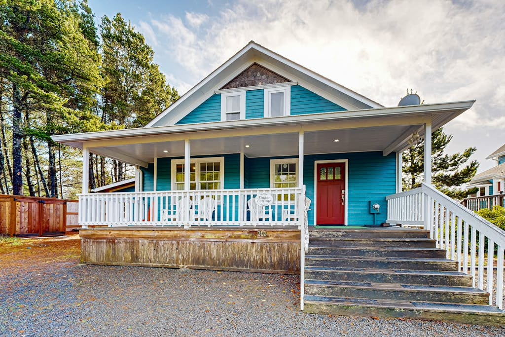 Dog-friendly in cottage, oceanfront home and cottage with high-speed WiFi