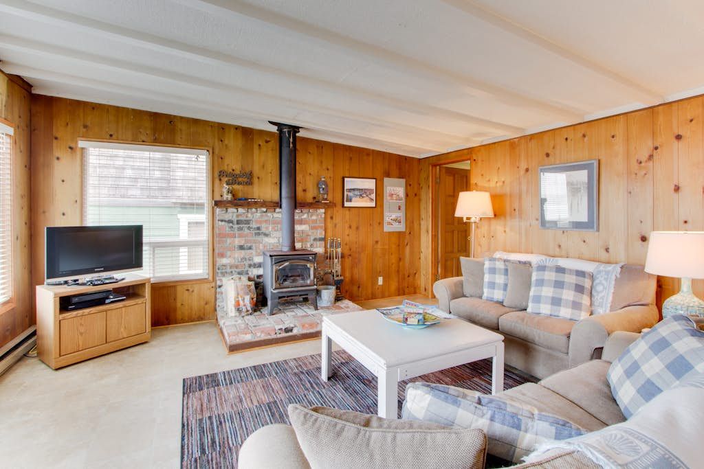 Cozy Cottage with Spectacular Ocean Views - Dog Friendly