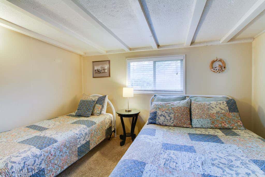 Cozy Cottage with Spectacular Ocean Views - Dog Friendly