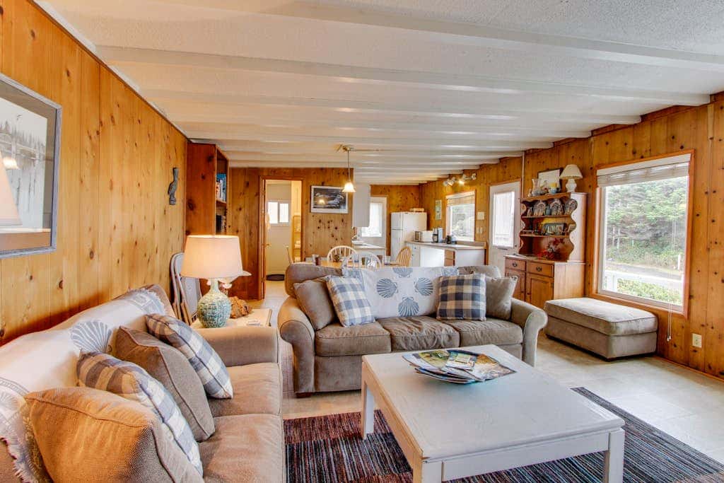 Cozy Cottage with Spectacular Ocean Views - Dog Friendly