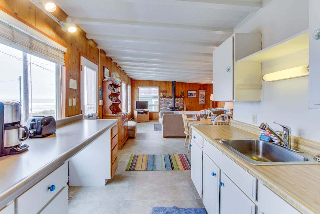 Cozy Cottage with Spectacular Ocean Views - Dog Friendly