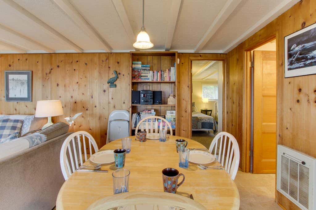 Cozy Cottage with Spectacular Ocean Views - Dog Friendly