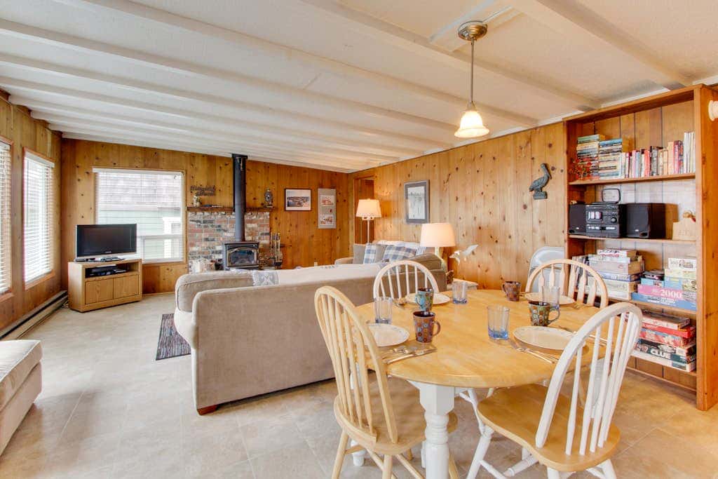 Cozy Cottage with Spectacular Ocean Views - Dog Friendly