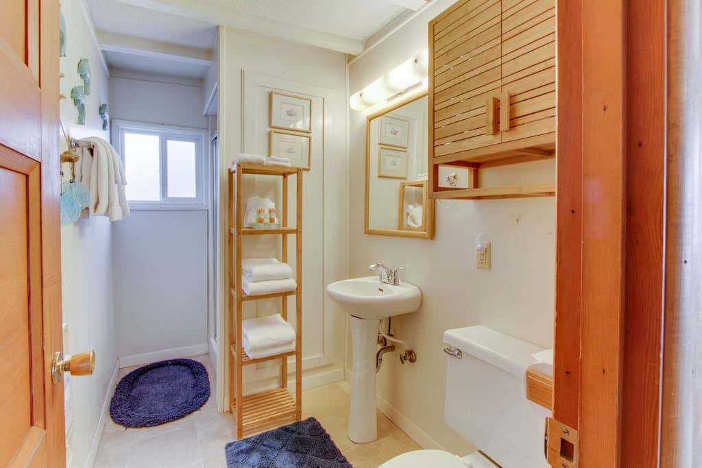 Cozy Cottage with Spectacular Ocean Views - Dog Friendly