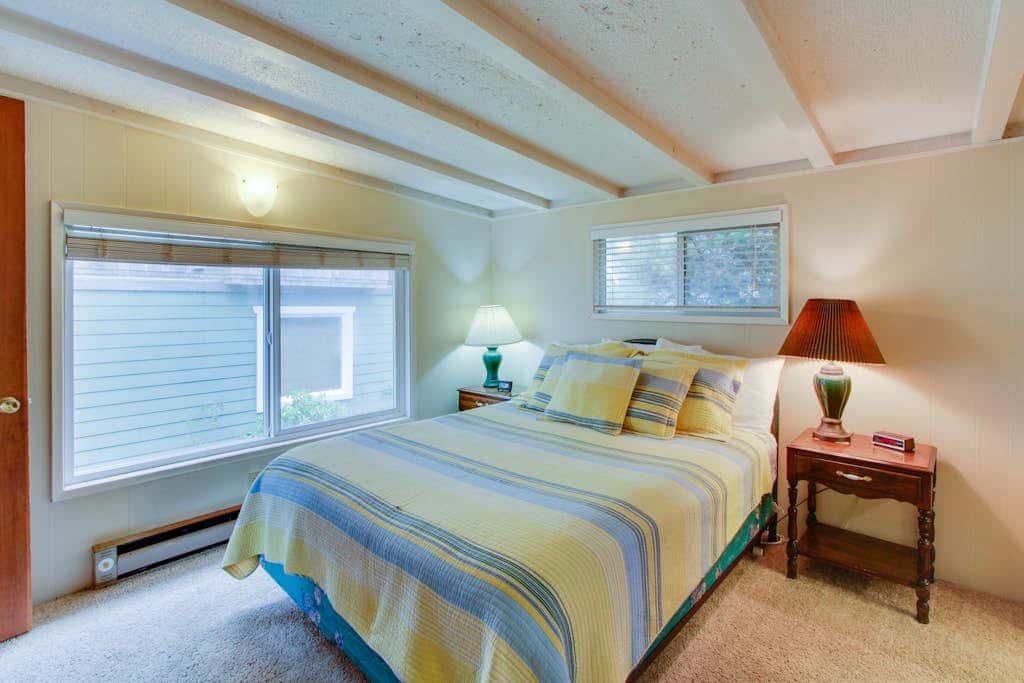 Cozy Cottage with Spectacular Ocean Views - Dog Friendly