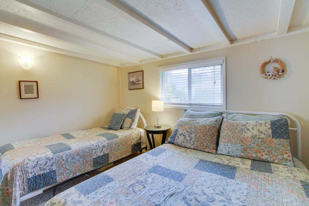 Cozy Cottage with Spectacular Ocean Views - Dog Friendly