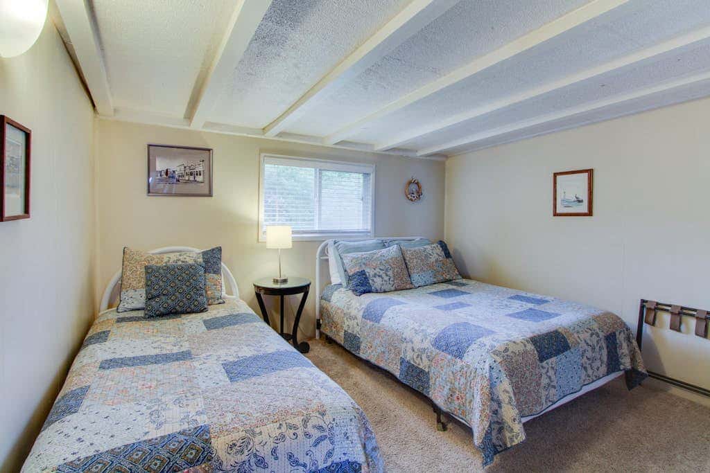 Cozy Cottage with Spectacular Ocean Views - Dog Friendly
