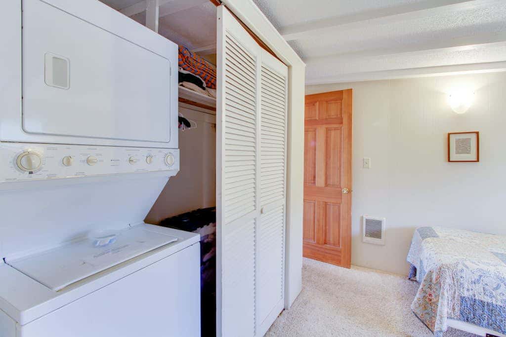 Cozy Cottage with Spectacular Ocean Views - Dog Friendly