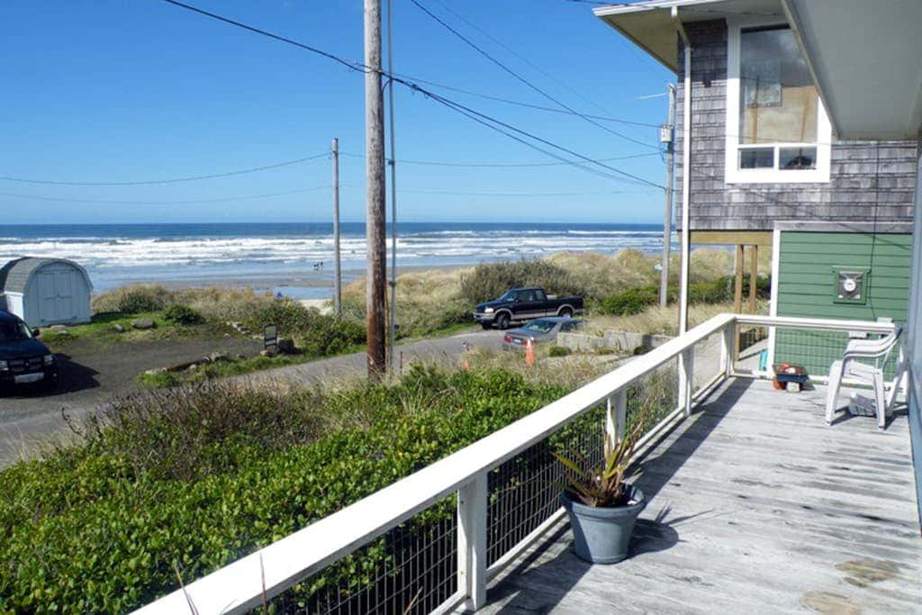 Cozy Cottage with Spectacular Ocean Views - Dog Friendly