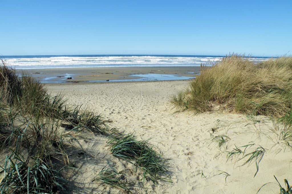 Cozy Cottage with Spectacular Ocean Views - Dog Friendly