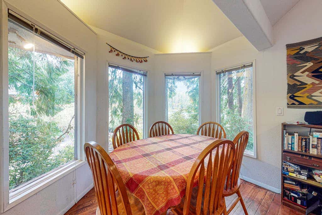 Beautiful Dog-Friendly Home on the Lake - Great Views & Private Dock
