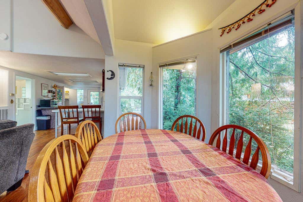 Beautiful Dog-Friendly Home on the Lake - Great Views & Private Dock
