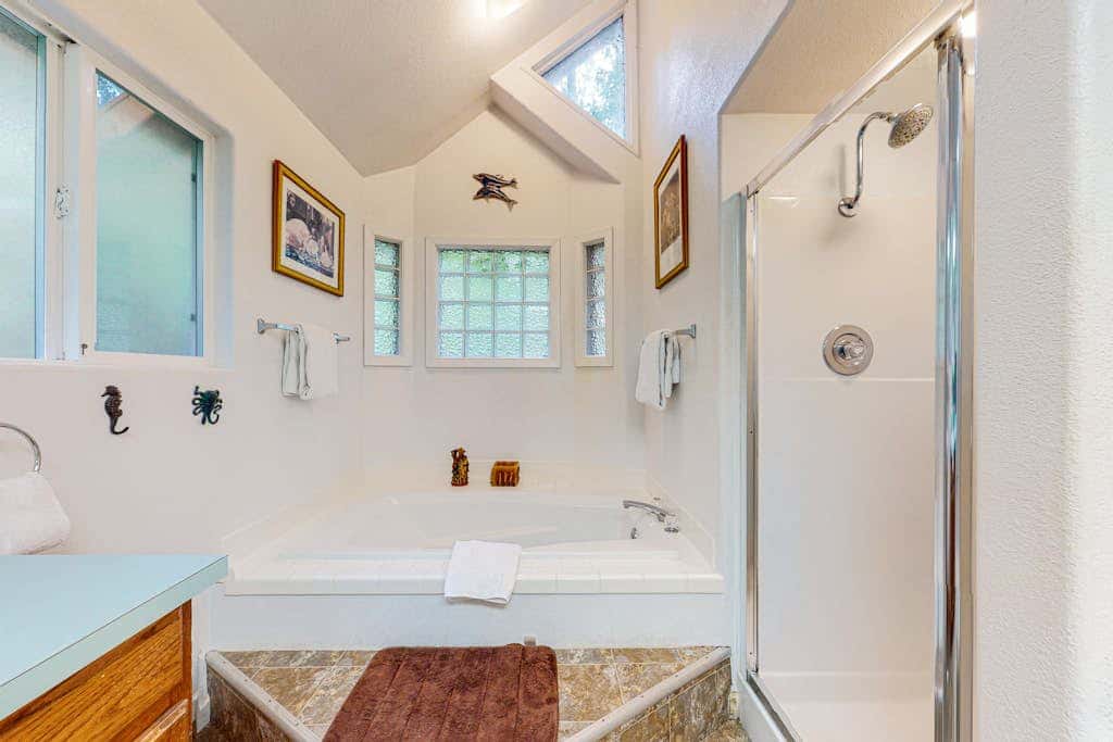 Beautiful Dog-Friendly Home on the Lake - Great Views & Private Dock