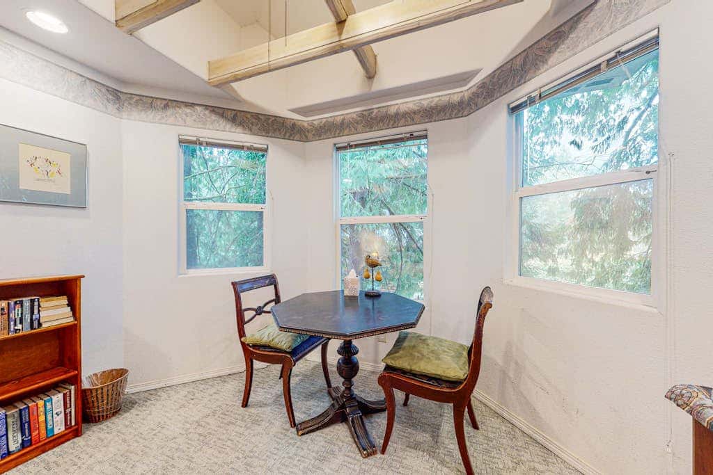 Beautiful Dog-Friendly Home on the Lake - Great Views & Private Dock