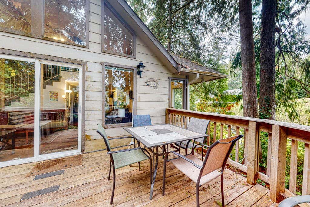 Beautiful Dog-Friendly Home on the Lake - Great Views & Private Dock