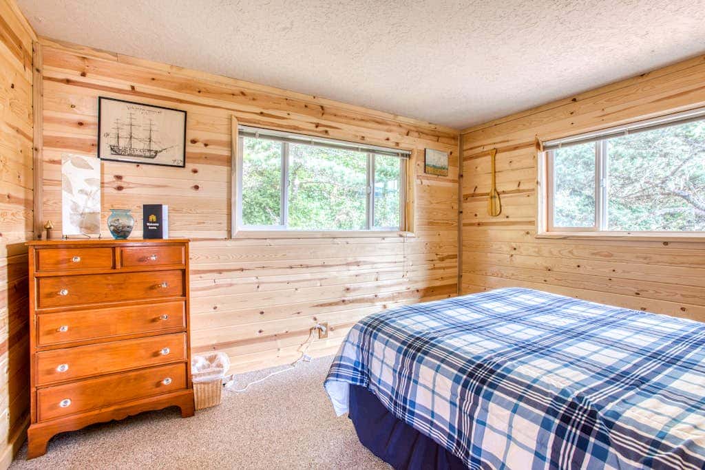 Dog-Friendly Home with Ocean Views, Easy Beach and Bay Access, and Free WiFi