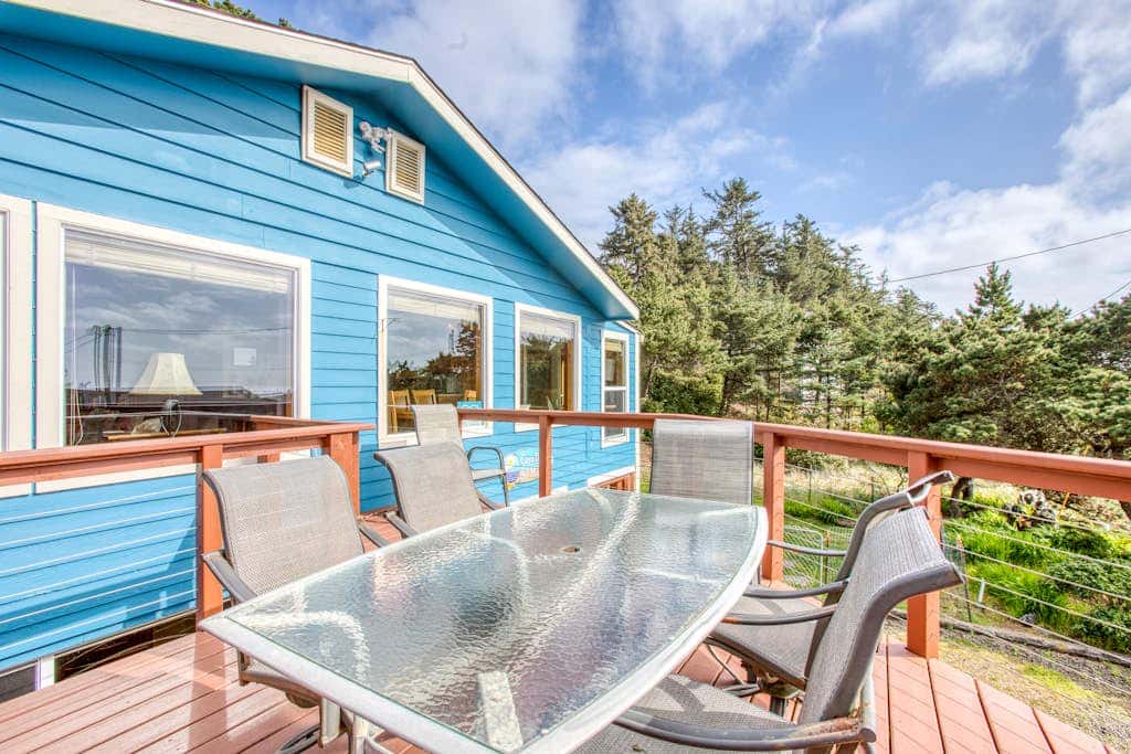 Dog-Friendly Home with Ocean Views, Easy Beach and Bay Access, and Free WiFi