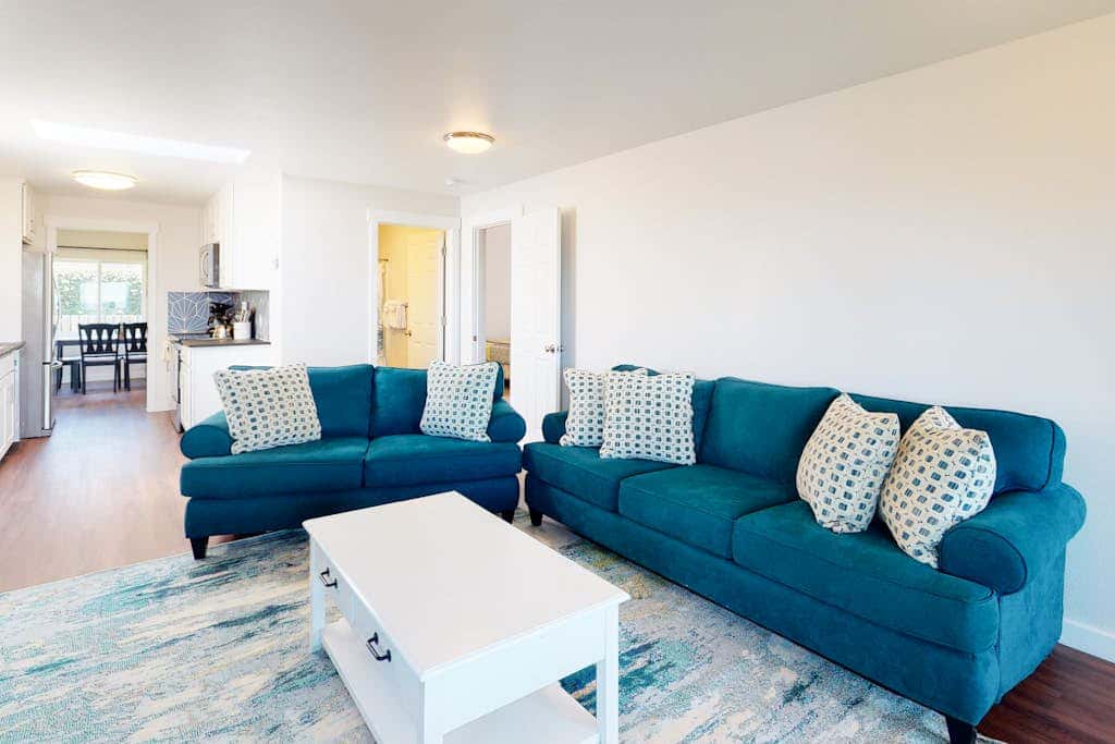 Beautifully renovated home across street from beach access - dogs welcome