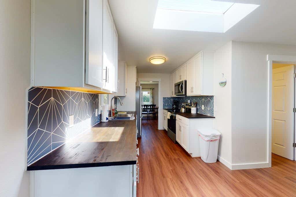 Beautifully renovated home across street from beach access - dogs welcome